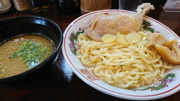 「限定  鶏白湯 釜揚げつけ麺 骨付き鶏もも乗っけ」@らーめん 五ノ神精肉店 煮干し編の写真