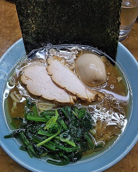「ラーメン 700円＋味玉 100円」@ラーメン西山家 君津店の写真