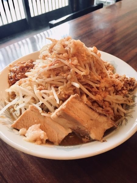「醤油らーめん 700円　麺ヤワ・アブラ・ニンニク」@麺喰亭 まんぷくの写真