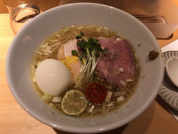 「特製鶏そば 塩 + 鶏そぼろごはん」@鶏そば 山もとの写真