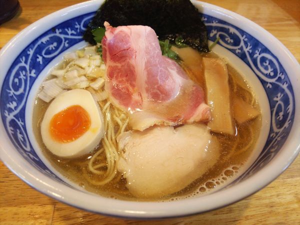 「煮干しそば、白醤油690円」@寿製麺よしかわ 坂戸店の写真