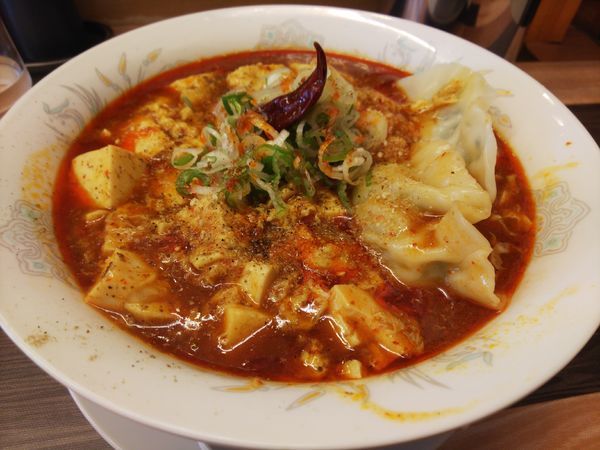 「豆腐マーラー麺トッピングしそ餃子」@ラーメン餃子 なか屋の写真