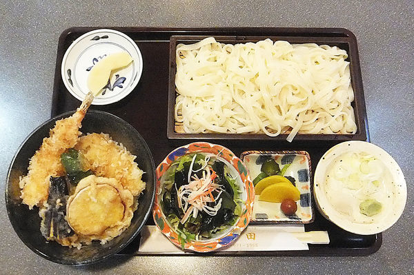 「天丼セット冷たいうどん(大盛)」@そば処くり田の写真