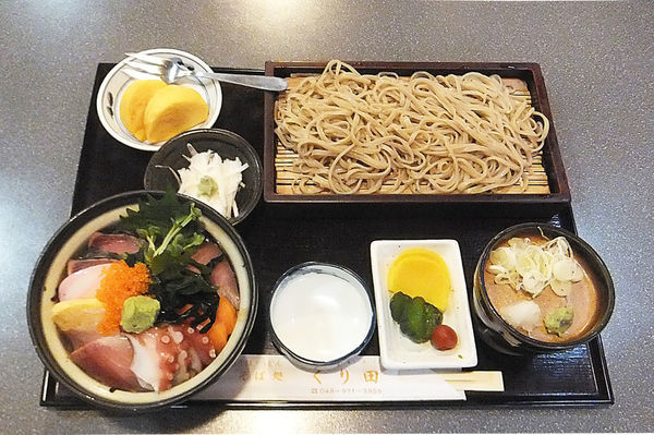 「サービスセット・海鮮丼セット冷たいそば」@そば処くり田の写真
