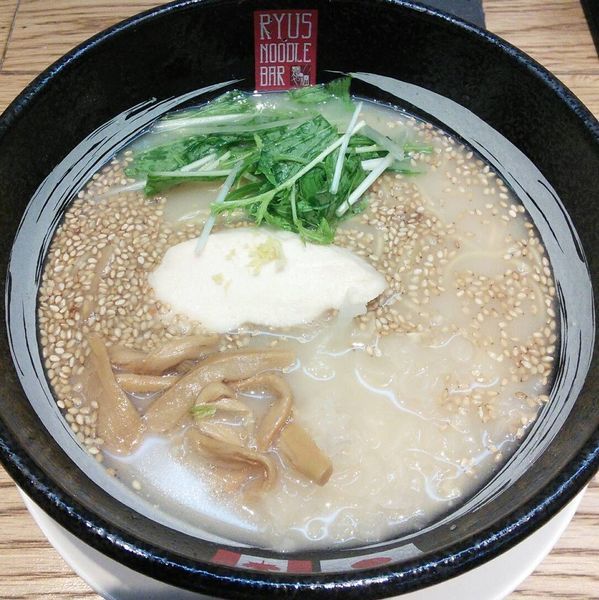 「RYUS鶏白湯ラーメン(ミニ)　５７０円」@RYUS NOODLE BARの写真