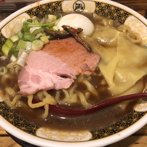 「すごい煮干しラーメン」@すごい煮干ラーメン凪 新宿ゴールデン街店 本館の写真