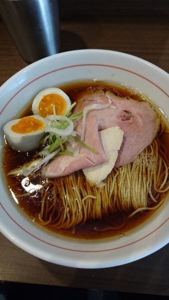 「ラーメン黒・味玉」@八咫烏の写真