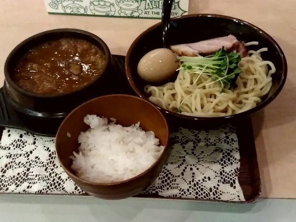 「濃厚カレーつけ麺(並盛・200g)972円＋味玉＋替玉」@Red Heart kitchenの写真