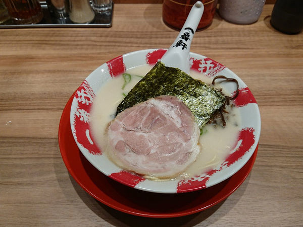 「白豚骨ラーメン」@熟成豚骨ラーメン専門 一番軒 東京歌舞伎町本店の写真