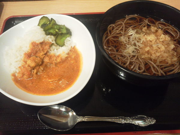 「朝定食C(半そば+半カレー) 450円」@よもだそば 名古屋うまいもん通り広小路口店の写真