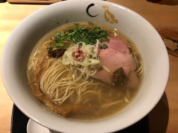 「真鯛と蛤の塩そば  900円」@SOBAHOUSE 金色不如帰 新宿御苑本店の写真