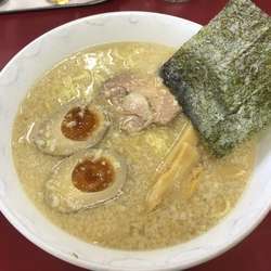 味玉らーめん醤油740円 大盛110円 半ライスランチサービス