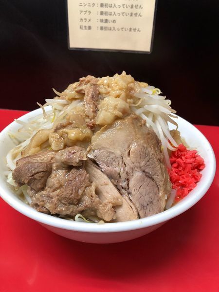 「ラーメン中(750円) ヤサイチョイマシ」@ラーメンハイキックの写真