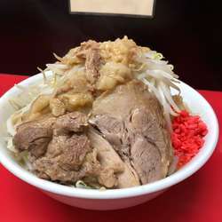 ラーメン中(750円) ヤサイチョイマシ