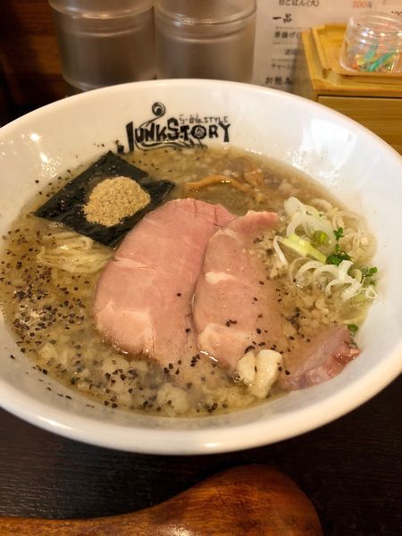 「背脂煮干し塩そば」@ジャンクストーリー 本店の写真