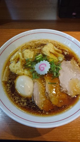 「わんたん中華そば」@横浜中華そば 維新商店の写真