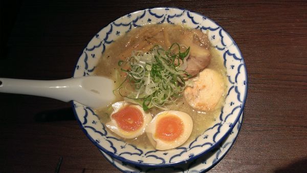 「豚骨しょうゆ」@博多風龍 池袋東口店の写真