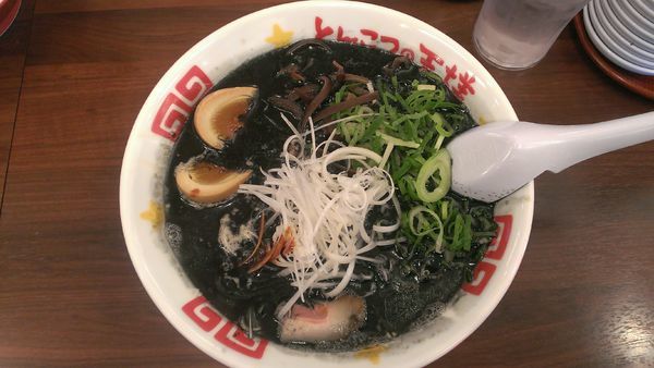 「焦がしにんにく豚骨らーめん」@とんこつの王様 狭山総本店の写真