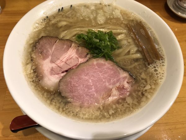 「背脂煮干」@麺や 花よの写真