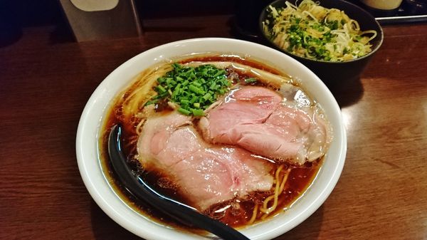 「限定/鴨脂醤油そば+中盛り+ネギめし」@ラーメン 大山家 昭島店の写真