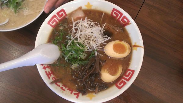 「魚豚骨らーめん」@とんこつの王様 狭山総本店の写真