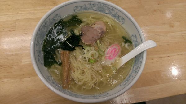 「塩ラーメン」@ぎょうざの満洲 狭山市駅店の写真