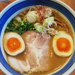 濃厚味玉みそ中華蕎麦　900円