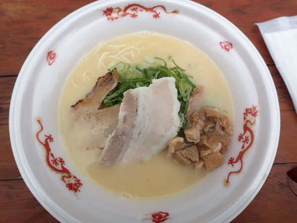 「[らーめん小僧]トリプルチャーシュー豚骨らーめん」@大つけ麺博  10周年特別企画 ラーメン日本一決定戦！！の写真