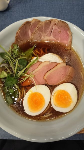 「にほんいち醤油そば」@麺巧 潮の写真