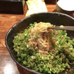 4辛大盛ネギ増し // 830円