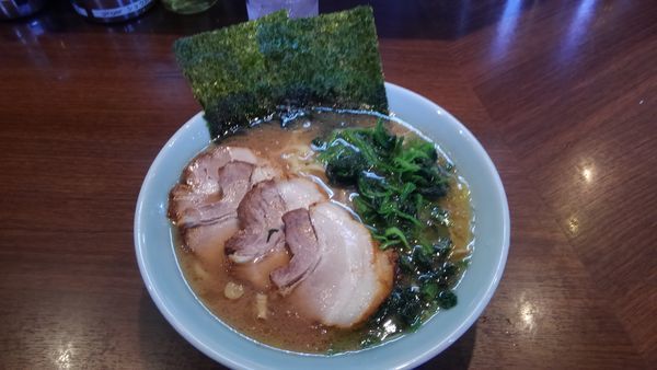 「中盛チャーシュー麺、ほうれん草　柔らか目」@金八家の写真