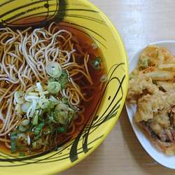 ぬるいそば＋ばら天ミックス（１００円）＝３８０円