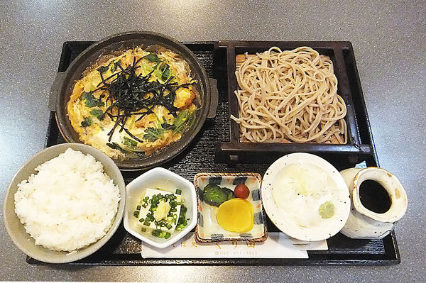 「サービスセット・かつ煮セット冷たいそば」@そば処くり田の写真