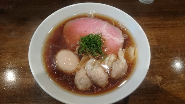 「醤油海老ワンタン麺+味玉(大盛)」@創作麺工房 鳴龍の写真