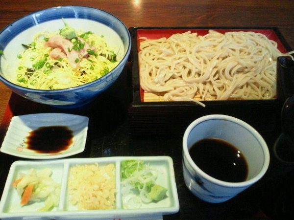 「せいろと小ネギトロ丼 1134円」@おかめやの写真