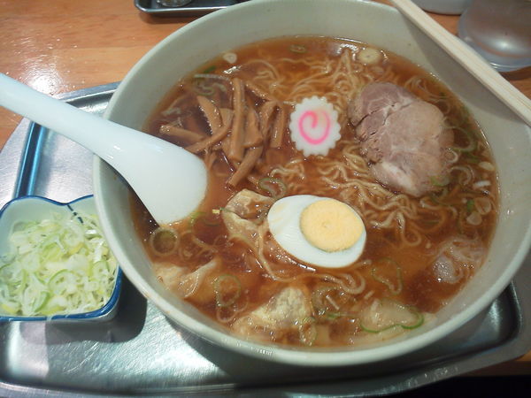 「ワンタンメン1050+ネギ50=1100円」@保谷大勝軒の写真