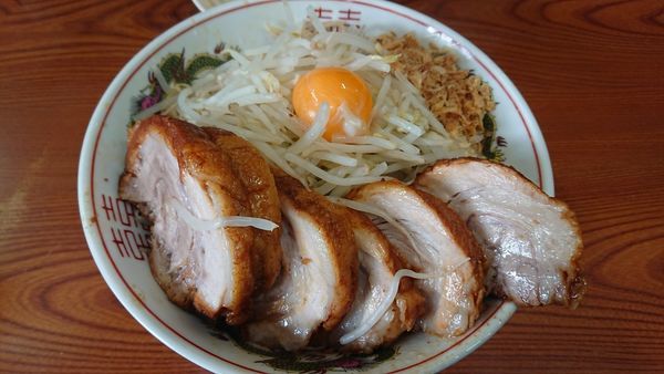 「小豚汁無　麺少な目ﾆﾝﾆｸ少　生卵」@ラーメン二郎 亀戸店の写真