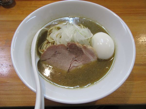 「中華ソバ味玉付き（８５０円）＋和え玉２００円」@煮干中華ソバ イチカワの写真