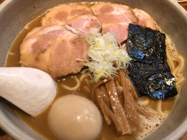 「味玉らーめん（大）＋チャーシュー」@麺屋吉左右の写真