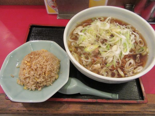 「ねぎチャーシューラーメン半チャーハン付き（８９０円）」@手打ラーメン珍来 千現店の写真