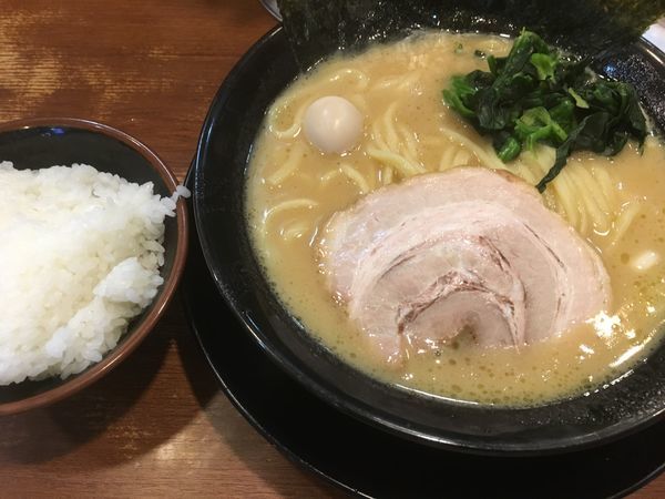 「ラーメン（油少なめ）＋ライス」@綱島商店の写真