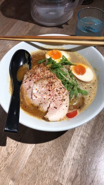 「特製スパイストンコツソバ」@ソラノイロ トンコツ&キノコの写真