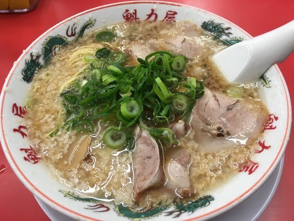 「特製醤油ラーメン(硬め 背脂多め)」@ラーメン魁力屋 霧が丘店の写真