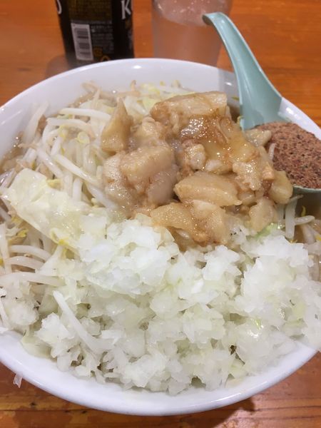 「ラーメン(300g) タマネギ 魚粉」@らーめん じろきんの写真