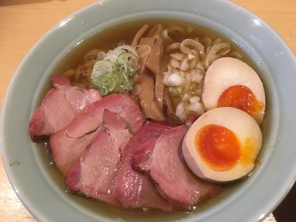 「チャーシューちょい増し味玉中華そば1000円」@中華そば 麦萬の写真