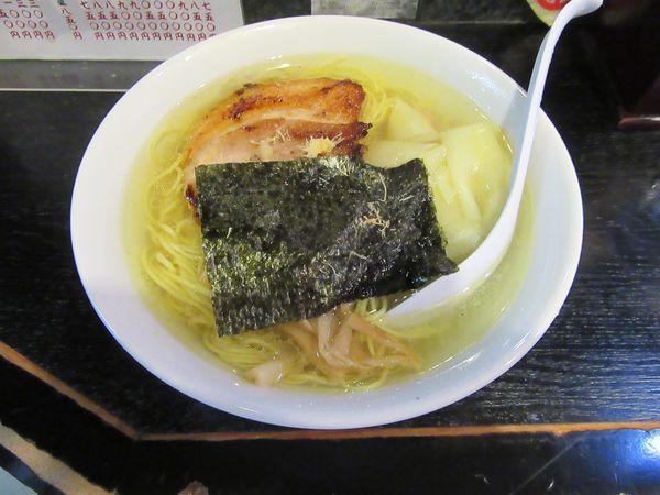 「塩ワンタンそば（１０００円）」@塩そば 桑ばらの写真