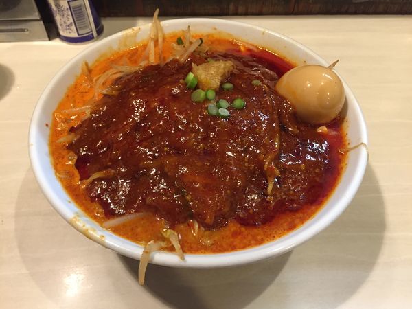 「味玉どて辛めん(中盛り辛さ普通ニンニク少し)」@どてちんⅢの写真