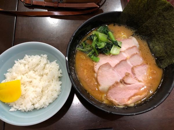 「チャーシュー麺並890円 ライン100円」@杉田家 千葉祐光店の写真