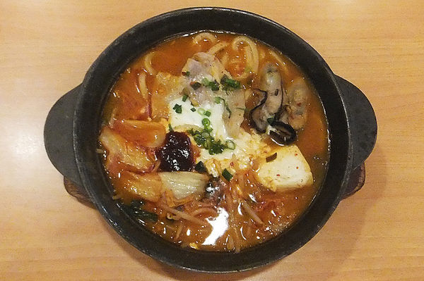 「牡蠣ととろ~りチーズの辛口チゲ」@ガスト 越谷大袋店の写真