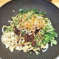 汁なし坦々麺 880円